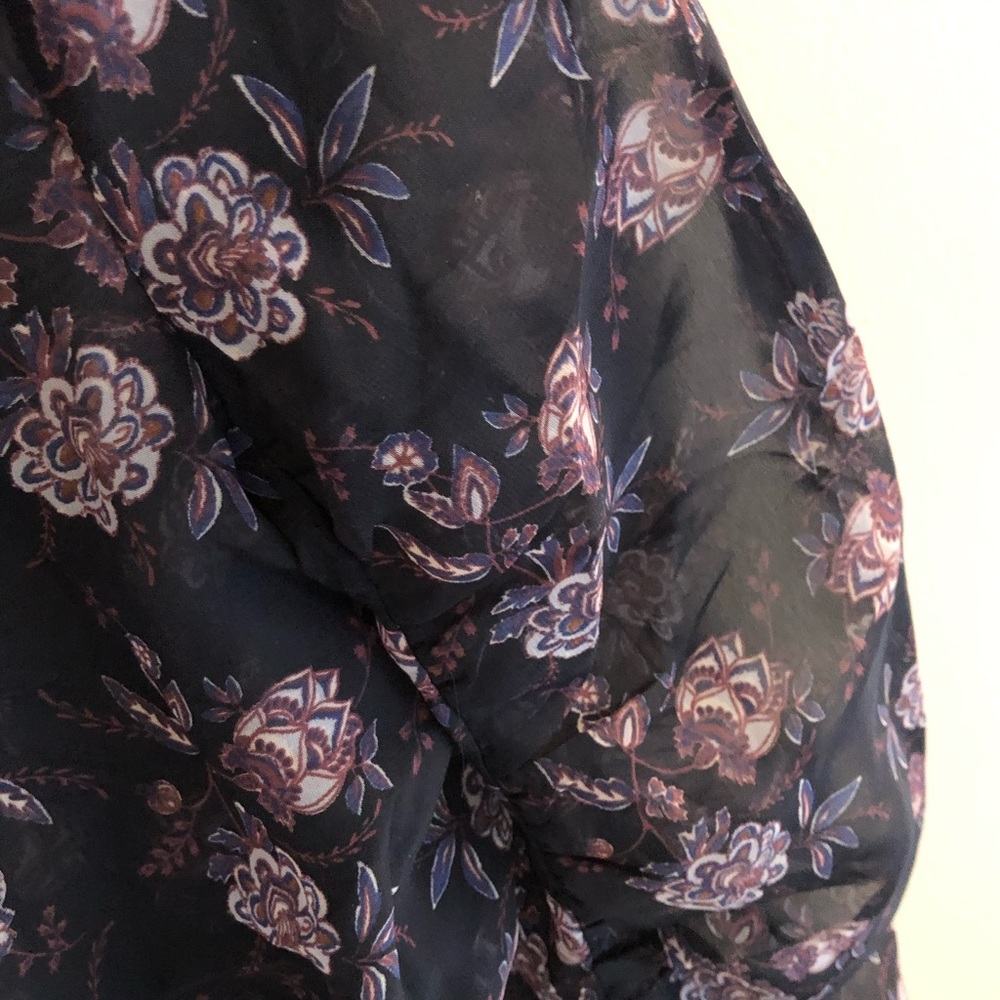 H&M Ruffle Top - Picture 2 of 5